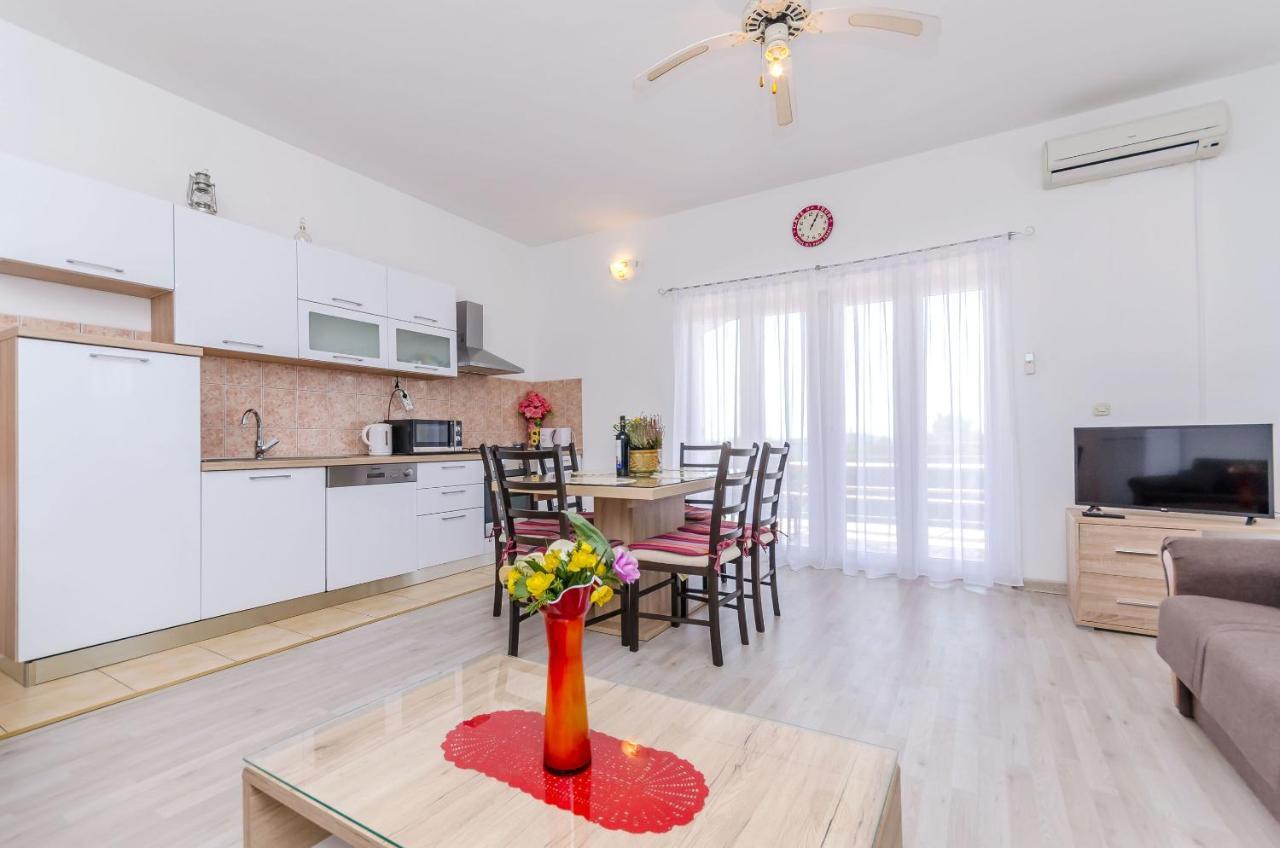 Apartment Markovic Трогир Екстериор снимка