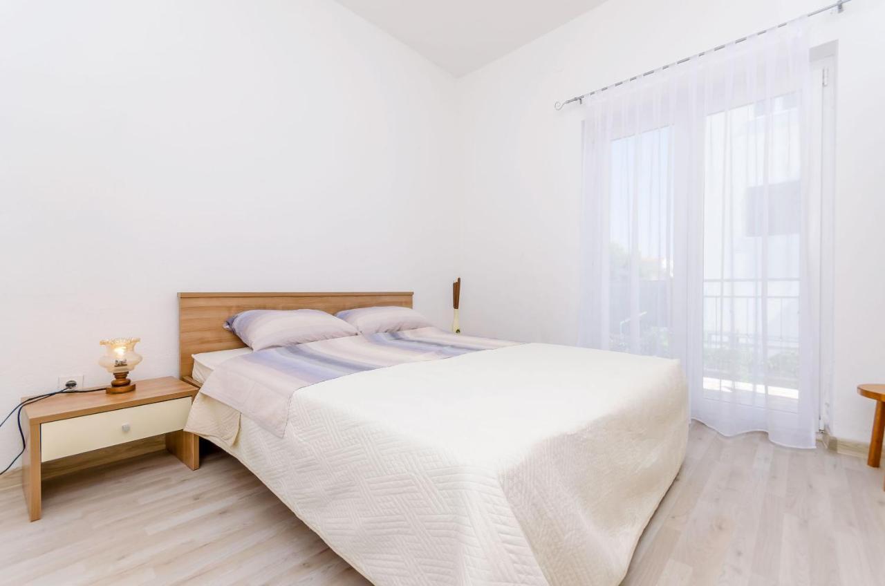 Apartment Markovic Трогир Екстериор снимка