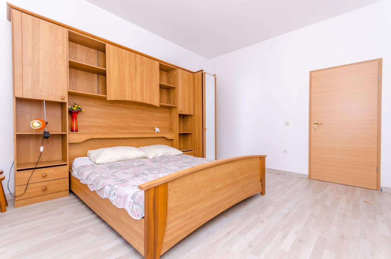 Apartment Markovic Трогир Екстериор снимка