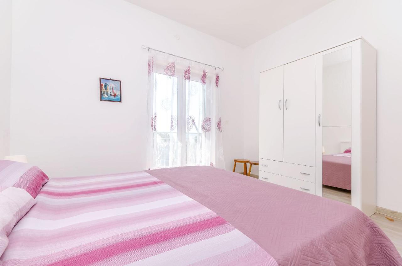 Apartment Markovic Трогир Екстериор снимка